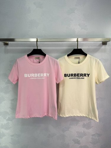 巴宝*24秋冬新款Burberr*四色立体字母短袖T 采用纯棉材质 罗纹圆领 舒适的版型 胸前立体字母设计 细节满满 车工走线平整细腻 螺纹领口设计 牢固有型耐