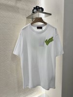 gucc*2025新品上架 圆领刺绣字母 定制Yb原生全棉材质 透气舒适 质感十足 Oversized宽松T恤裁剪 凸显品牌格调 采用克重纯棉制成 略带有弹力