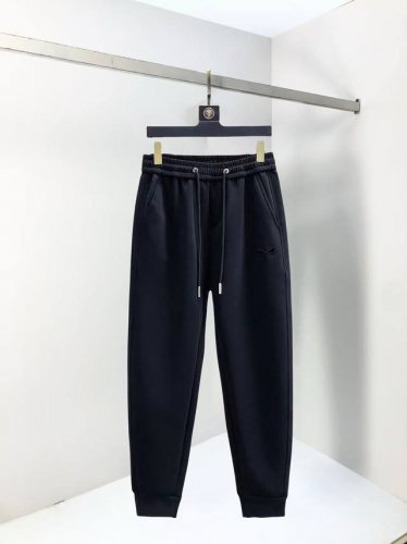 芬迪 2025夏季新款休闲裤！官网同步发售。品牌经典Logo休闲裤，定制面料，舒适度极好，手触感： 烈。辦识度极高，完美品相工艺。尺码：M-3Xl