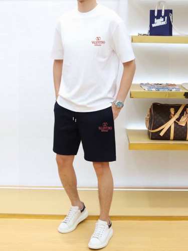 直 品牌 Valentino华伦天奴 2025新款男士短袖短裤套装！官网同步销售！市面高端版本！手感细腻柔软！让你穿着更加舒适！立体裁剪版型超赞！尺码:M-5X