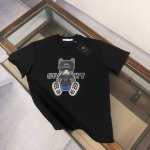 Givenchy 纪梵希 25春夏最新款短袖圆领情侣款T恤～印花Logo精致升级～定制纯棉面料，极为亲肤舒适， 摸上去手感非常的柔软，质感很好，做工细致。完美体