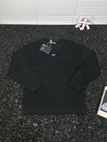 Prada 普拉达新款经典男女同款棉质正面金属徽标logo休闲百搭套头长袖卫衣打底衫 - 进口毛圈面料，布面干净，布纹清晰，手感舒适，螺纹定染无色差，非常有质感