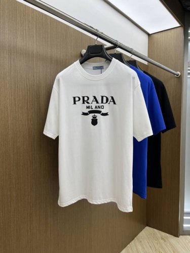 pd 独家首发 2025早春最新品，专柜同步有售，原单狠货，时尚休闲圆领短袖T恤，上身舒适！吸睛而有亮点，采用进口原版面料，顶级印花刺绣工艺字母图案Logo，简