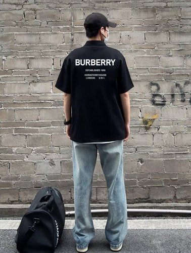 burberry 巴宝莉超百搭经典小标 Polo衫短袖T恤 甄选高品质网眼速干面料 舒适透气 不闷不热 手感软糯细腻 上身充满质感 非常轻便舒适 运动宽松版型不