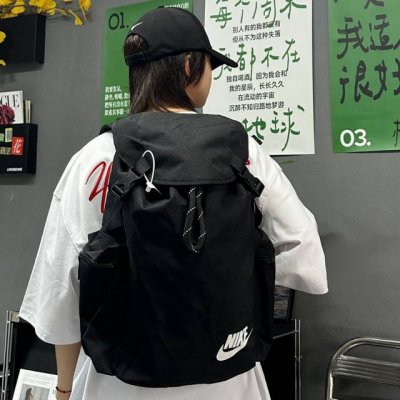 顶级版本 nike大抽绳设计小Logo双肩包男女同款 抽绳收口设计 收纳空间超级大 包包采用顶级材质定制 非常厚实 耐磨耐用 包后面设计超厚背垫 背起来特别柔软