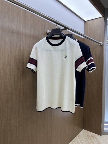 guc 高品质 早春新款短袖抢先发售 男士日常出门闭眼搭 高级定制面料短袖T恤 魅力在于创造了简约奢华感的时尚,随意搭配感受英式风格独特气质. 宽松的版型展现出