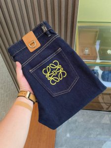 罗意威 新款来袭2630新春爆款新品 专柜有售 实体店极品牛仔裤专柜原版1:1好货 适合各个年龄段 市场最高版本的欧洲进口面料 舒适柔软亲肤 上身效果超级棒时尚