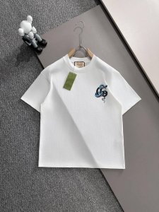 Gucci古驰* 2025春夏款上新 原高版本 古驰 年限定 面料采用270克高密度纯棉 不变形 不缩水 工艺介绍：双线走位 前幅采用彩色立体印花 颜色：白色