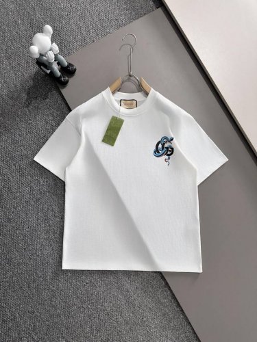 Gucci古驰* 2025春夏款上新 原高版本 古驰 年限定 面料采用270克高密度纯棉 不变形 不缩水 工艺介绍：双线走位 前幅采用彩色立体印花 颜色：白色