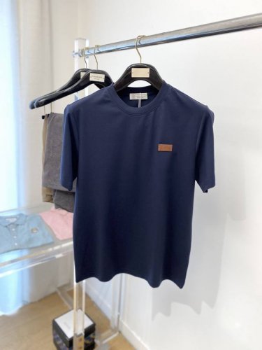 brunello Cucinelli、2025新品短袖T恤，帅气时尚，胸前刺绣装饰字母图案Logo，简约百搭款。面料棉 不仅挺括，保持潮流的廓形，又穿着舒适，纱