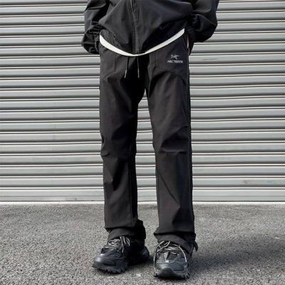 arc'teryx 始祖鸟美式防水冲锋裤，新款机能休闲裤，男女同款，高品质，小红书主播推荐，上身质感满满，版型立体，完美修饰腿型，可随意日常搭配，不费劲就能穿出