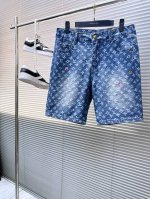 Lv 2025夏季新款男士牛仔裤短裤，重工艺高级定制面料透气面料 透气弹力舒适度极高，细节无可挑剔，顶级辅料配备，原版Logo设计理念，手感细腻柔软！上身版型超