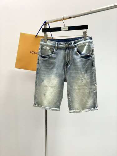 louisvuitton 路易威登，2025夏季新款，专柜同步有售，原单狠货，水洗休闲牛仔短裤，进口原版水洗弹力面料，舒适有弹性，顶级印花工艺字母图案Logo，