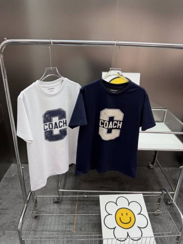 蔻驰短袖T恤代购级Coach蔻驰时尚新款T恤 爆款独家货品～这款T恤来得太是时候了！强烈建议大家人手一件，真的太经典百搭了 ！ 经典到不能再经的典款了，型超正！