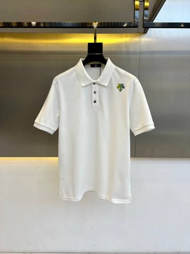 descente迪桑特、2025春夏新品发售！男士夏季翻领Polo短袖T恤，此款为顶级珠地丝光棉面料，透气舒适设计元素非常好看，品牌标识精工刺绣，年度最佳Pol