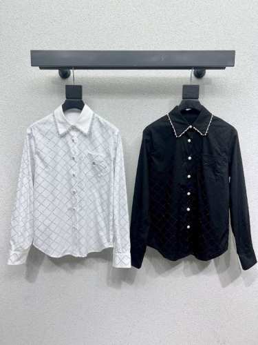 70673# 小香烫钻衬衣 上新小香风一系列重工烫钻衬衣 非常高级的进口高密度质地 仔细看细节最具特色的上身非常飒 干净有品 提气质~~完全按照高定成衣水准 无