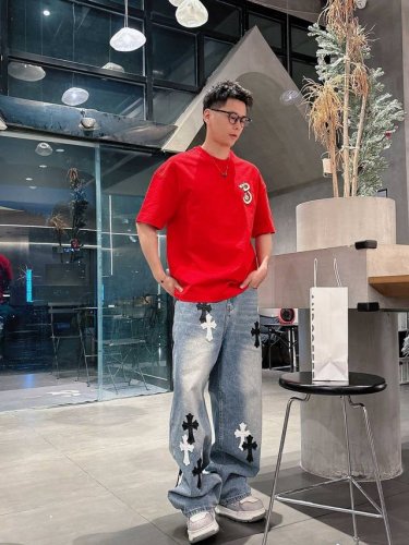 25Ss Bbr蛇年限定新款圆领短袖T恤 选用330克双纱平织棉面料打造 3D立体印花工艺 后领品牌Logo 螺纹针织领口 男女同款 码数 S-2Xl 颜色 黑