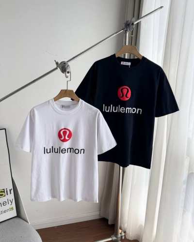 露露Lulu 男女同款户外运动休闲2025春夏最新红色Logo发泡印花纯棉短袖T恤 追求品质生活和独特品味的你，一定不能错过露露Lululemon这件25Ss红