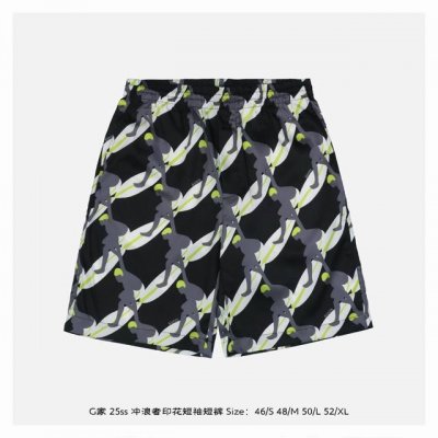 gucci 古驰 25Ss 冲浪者印花短袖短裤 采用桑蚕丝三色混织 墨黑 象牙白 苔藓绿 超薄织法带来云朵般触感 通体满印复古冲浪者插画 并饰以珍珠母贝纽扣 定