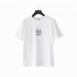 实拍细节图+尺码表 Loewe 罗意威 胸前Logo刺绣短袖 落肩超大版型260克纯棉，刺绣 面枓已洗水，不缩水，不变形，超级柔软舒适，穿上去对皮肤很好V刺绣