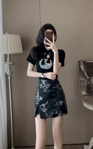 夏季短袖短裤套装！面料：棉.氨纶.聚酯纤维 88.48.64.43 小码数据，依次是胸围，衣长，腰围，裤长 码数：S~Xl 每大一个码数，胸围腰围＋4厘米，衣长