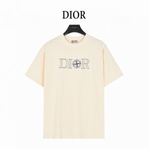dior & Stone Lsland 石头岛联名刺绣Logo短袖T恤 dior这款 T 恤来自 Dior And Stone Island 限定系列 突显联名
