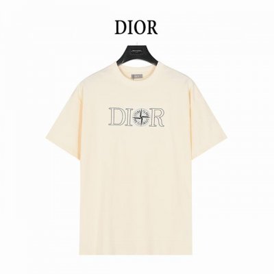 dior & Stone Lsland 石头岛联名刺绣Logo短袖T恤 dior这款 T 恤来自 Dior And Stone Island 限定系列 突显联名