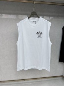 直 品牌 Versace 范思哲 2025夏季新品背心T袖 经典简约款式 任何人都可以轻松驾驶 进口定制丝光棉面料 手软舒适有型 吸汗透气 ，胸前经典品牌字母L
