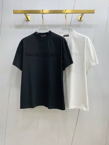 Lv2025新款原单男士休闲打底短袖T恤！高端定制 高版本 时尚百搭爆款宽松版型原版进口420克双股纯棉面料 螺纹袖口.领口衣摆 手感超柔软细腻 穿着亲肤舒适