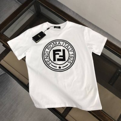 款号:F002 Fendi 芬迪 夏季新款圆领短袖T恤！ 260G双纱纯棉短袖，配套320G纯棉罗纹 手感质感都极完美！修身裁剪设计干净利落！ 时尚又好看！走线