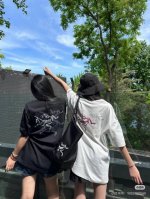 模特图！120 夏季品质好货Arc'teryx 始祖鸟 三色Logo 太美了鸟家年度最优质的印花发泡浮雕短袖 这款全网断货 爆 260克人体舒适最佳克重 无与伦