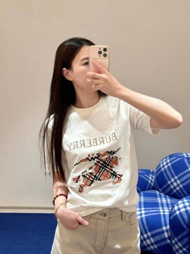 Burb*Rry 25Ss春夏新款 骑士战马刺绣圆领短袖T恤丨独家Yb开发 高版出品 个性独特又潮又酷对于T恤真的毫无抵抗力 百搭又舒适 谁能拒绝呢 经典的圆领