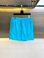 Moncler盟可、官网同步发售，25Fw男士标识贴片沙滩短裤。25S春夏款最新彩色沙滩裤短裤，采用客供高档定制防风防水聚酯纤维面料，这样的面料微弹柔软舒适更垂