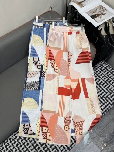 fend* 25Ss新款阔腿裤 图案印花面料 经典版型 休闲款 两色三码Smla807