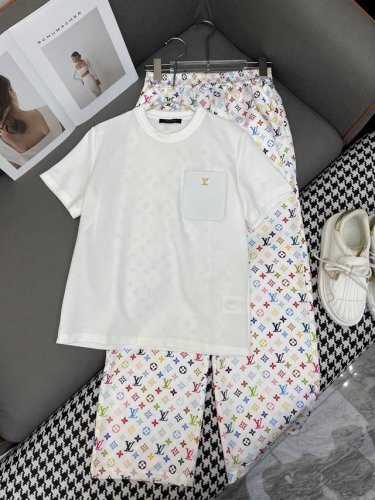 louis Vuitto* 25Ss新款T恤阔腿裤套装 老花印花面料 皮牌牌装饰 休闲款 单色四码Smlxl
