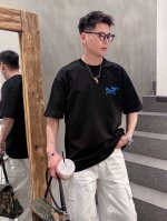 鸟家 2025春夏新款首发专柜最新款短袖圆领T恤 高端订制 设计前卫时尚 品牌Logo重工艺设计 高端定制面料.手感柔软.穿着舒适.专柜级别精致车线.做工精细.