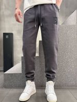 芬迪 2025Ss早春新款新款男士休闲裤、商务休闲款！！重在面料！婴儿肌肤般的柔滑！！客供定织料，入手便知极具柔滑面料，手感柔软亲肤，上身挺括有型，表面又有着温