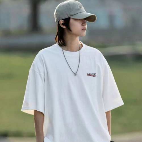 Balenciaga 巴黎世家短袖 专柜款短袖T恤 男女同款 经典Logo Ins小红书叫你搭配上身 夏季新品首发 版型宽松 修饰脸型且舒适有型 近年来深受欢迎