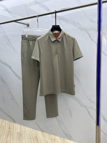 Zegna杰尼亚 2025春夏新款套装 男士翻领Polo衫短袖 柜台同步发售 简洁时尚百搭 高端品质 胸前品牌Logo刺绣设计 高定桑蚕丝面料 穿着舒适冰凉 透