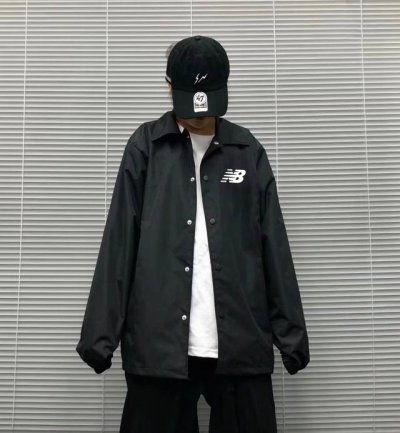 New Balance新百伦Nb立领教练夹克外套 精选优质梭织加厚面料 匀整光洁 吸湿耐磨不易折 厚实板正上身超赞宽松版型结合立体裁剪工艺 留有充裕活动空间 翻
