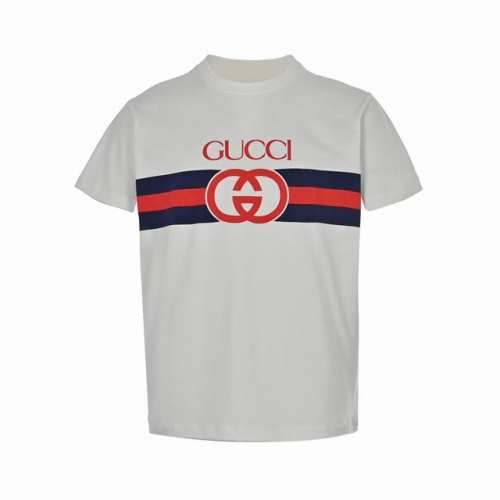 Gucci 古驰 23Ss 双G互扣条纹短袖 从80年代的印花汲取灵感。这款短袖针织棉T恤巧妙运用古驰创星说 Gucci Cosmogonie 系列的加长织带，