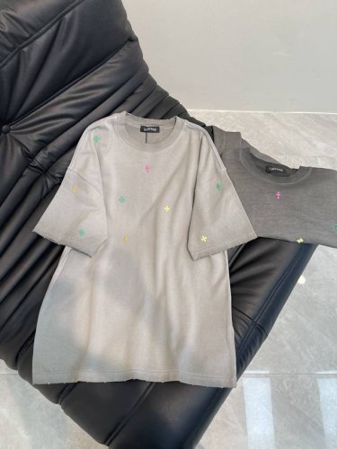 Chrome Hearts*克罗心25春夏新款彩色十字架短袖T恤。纯棉水洗做旧工艺， 水洗面料不仅限于基础色彩，更有丰富的 做旧效果，满足不同风格需求。面料透气