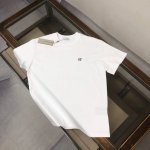 adior 迪奥 2025春夏最新款短袖T恤，男女同款定制专属纯棉面料，定制原版工艺螺纹，胸前定制Logo图案设计！简约大方，从容百搭，档次极高，完美融入时尚还