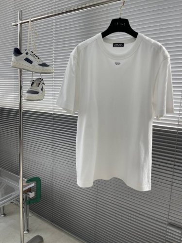 z Zegn 2025早春新品无缝压胶款纯棉短T 整体定织定染纯棉面料，对色罗纹 绝无色差，舒适透气 前幅Lougo厚版胶图腾图案，袖口下摆做了压胶工艺 原版版