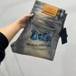 oc-798 Dg杜嘉班娜印花Logo春夏新品薄款牛仔裤 专柜主推黑牛仔裤奢华感十足皮标Dg五金 爆款 帅气高端轻奢经典修身小直筒版型裁剪设计男士板型十足腔调.