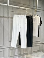 春夏--新款 Zegna休闲天丝裤，定制面料冰感不沾身舒适透气，正面标识采用品牌经典元素，骨筋包边，裤型舒适包容性极强！简单百搭，休闲首选！ 颜色：黑 白 尺码