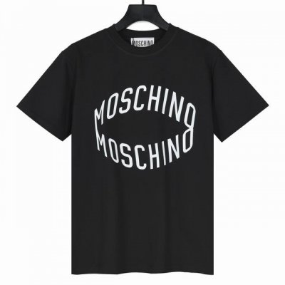Moschino莫斯奇诺2025春夏新品环形字母印花短袖T恤 面料采用300克重精梳棉，定制32支1*1螺纹，成衣两遍水洗处理，面料舒适亲肤无异感，定制定染面料