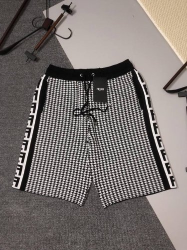 Fendi 芬迪 千格鸟 黑白拼色 2025Ss新款针织短裤，定制面料采用威化布织法，提花针织工艺，版型紧致立体，定制裤绳五金质感强，顺滑，上身舒适透气，凹凸有