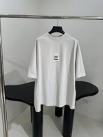 新品520限定廓型剪裁T恤 男款 复古做旧干爽平纹布宽松版型剪裁 正面饰以Airport Tag立体贴纸 不可以斯开喔 马上要飞到你身边爱意表达方式 提前穿上节