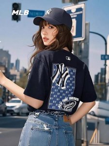 Mlb 波普方块短袖 新款新款今天的C位都给它，颜值高的我眼睛被闪瞎了每年的大爆款，胸前字母后背大面积印花设计，时尚潮流百搭，绝对的牛逼好货，柔软的纯棉面料，放